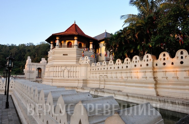 Храм Далада Малигава – храм Зуба Будды
